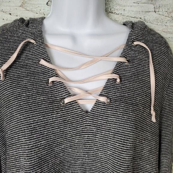 Maurices Women’s Lace-Up Hoodie Sweater Gray Striped Long Sleeve Size 0x - Picture 8 of 12